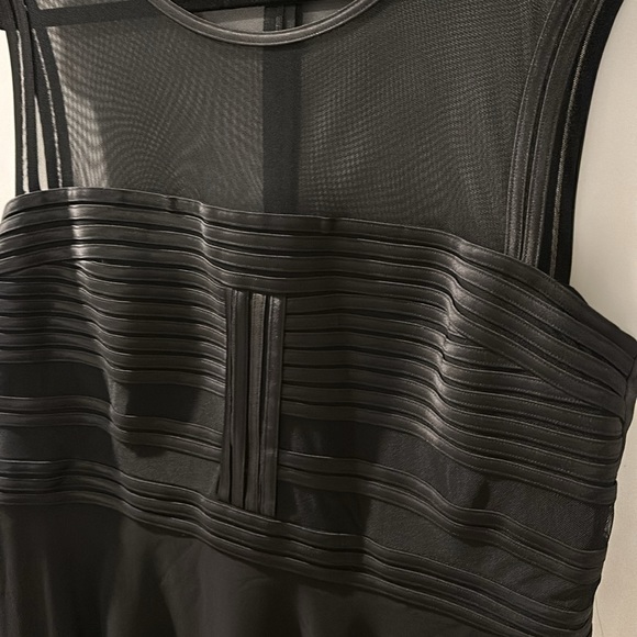 Julia Jordan Dress - Picture 2 of 7